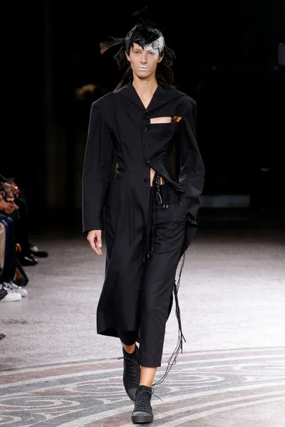 Look 18